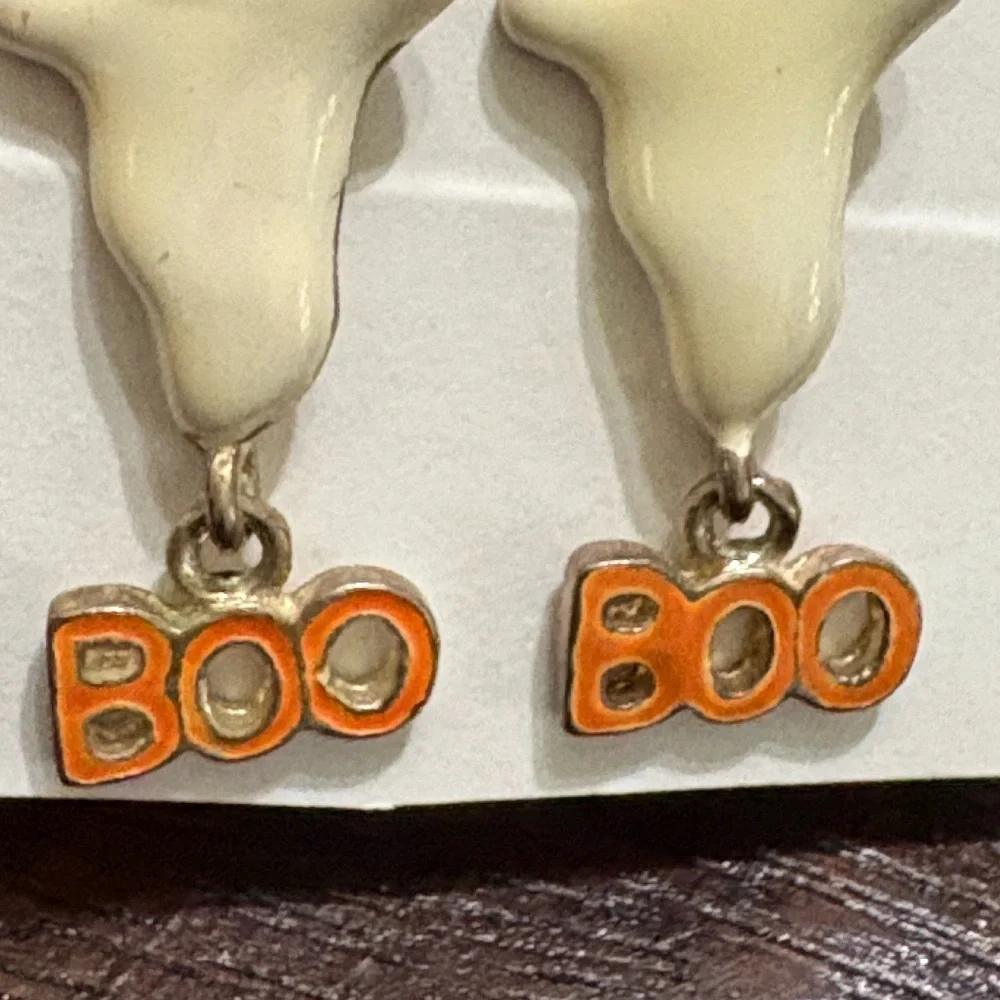 Claire’s Halloween White ghost BOO pierced earring